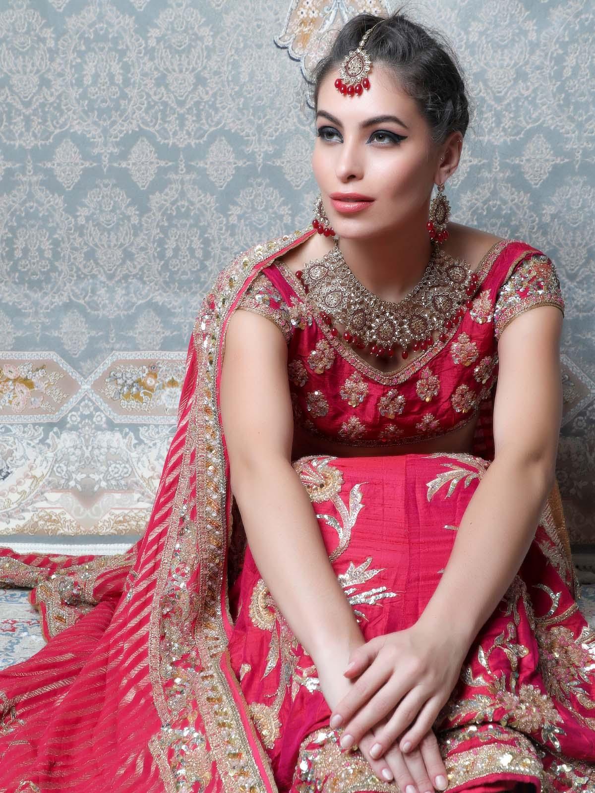 Odette Women Granduer In Kundan Choker Set - Image 2