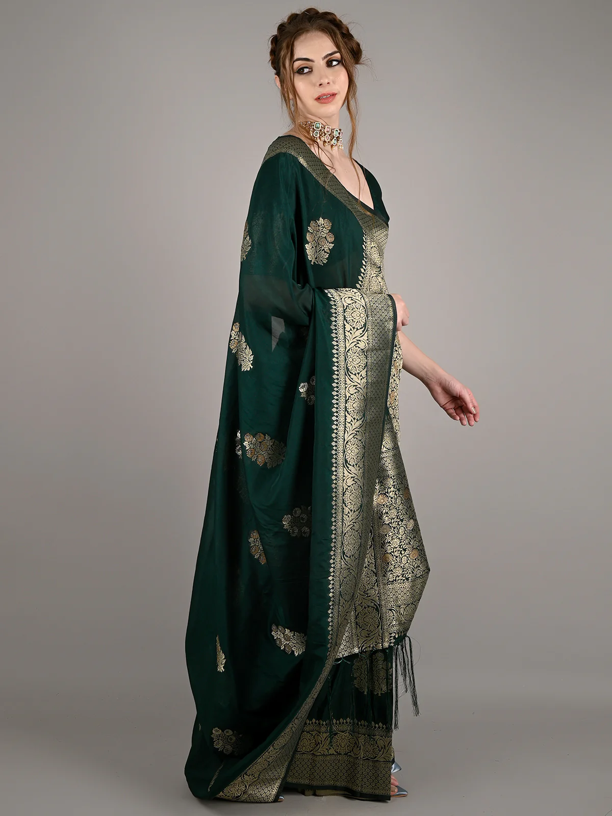 Odette Women Green Nylon Woven Saree With Unstitched Blouse - Image 2