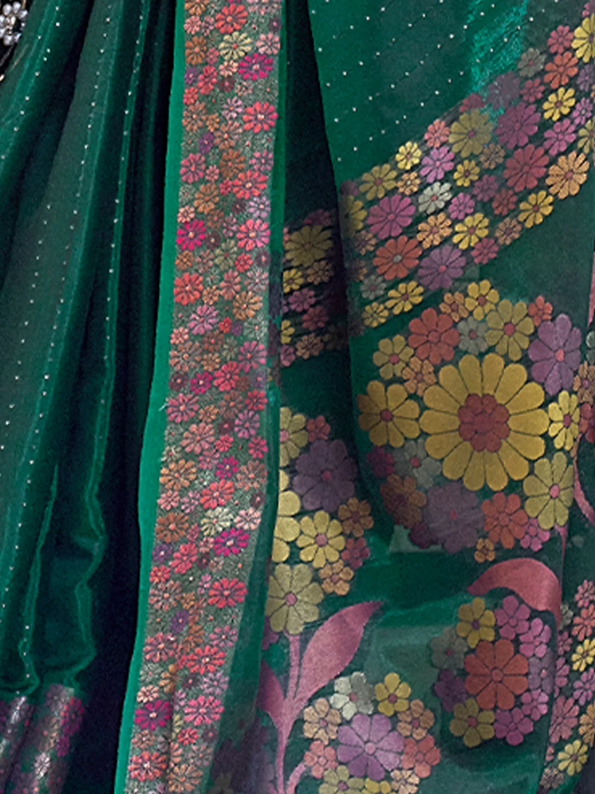Odette Women Green Organza Woven Saree With Unstitched Blouse - Image 3