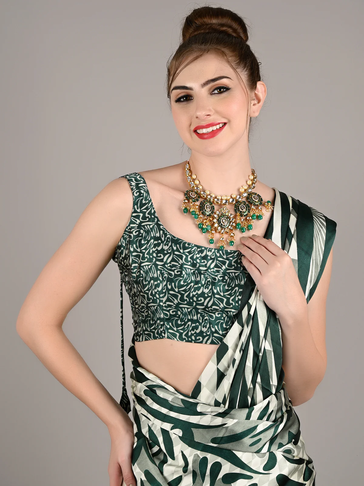 Odette Women Green Satin Crepe Digital Stripes Print Saree With Unstitched Blouse - Image 3