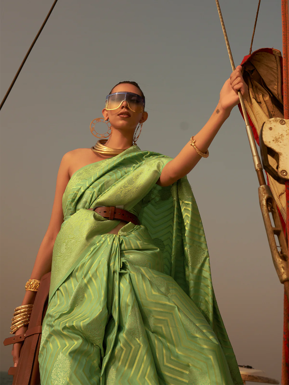 Odette Women Green Silk Blend Woven Saree With Unstitched Blouse - Image 2
