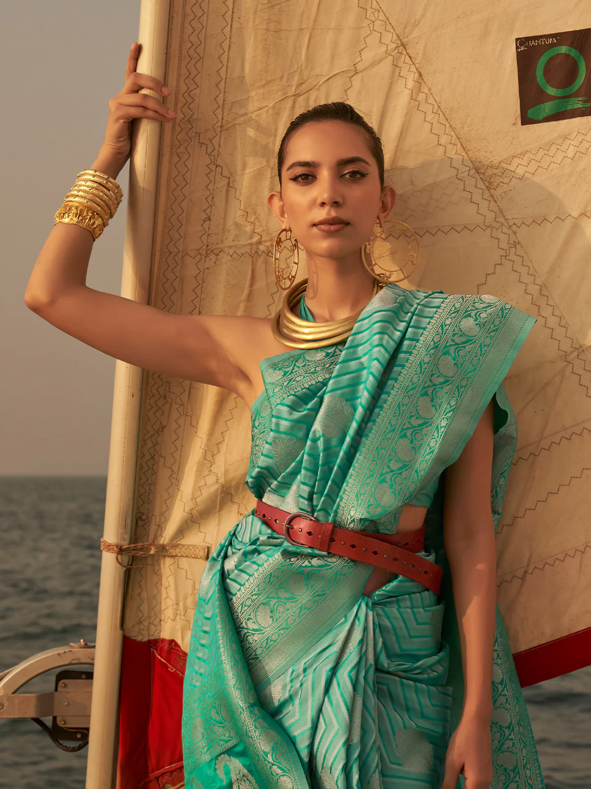 Odette Women Green Silk Blend Woven Saree With Unstitched Blouse - Image 2