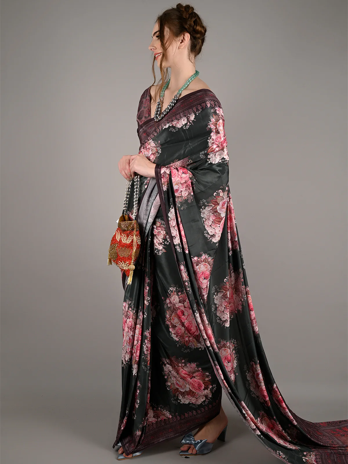 Odette Women Green Silk Crepe Floral Printed Saree With Unstitched Blouse - Image 2