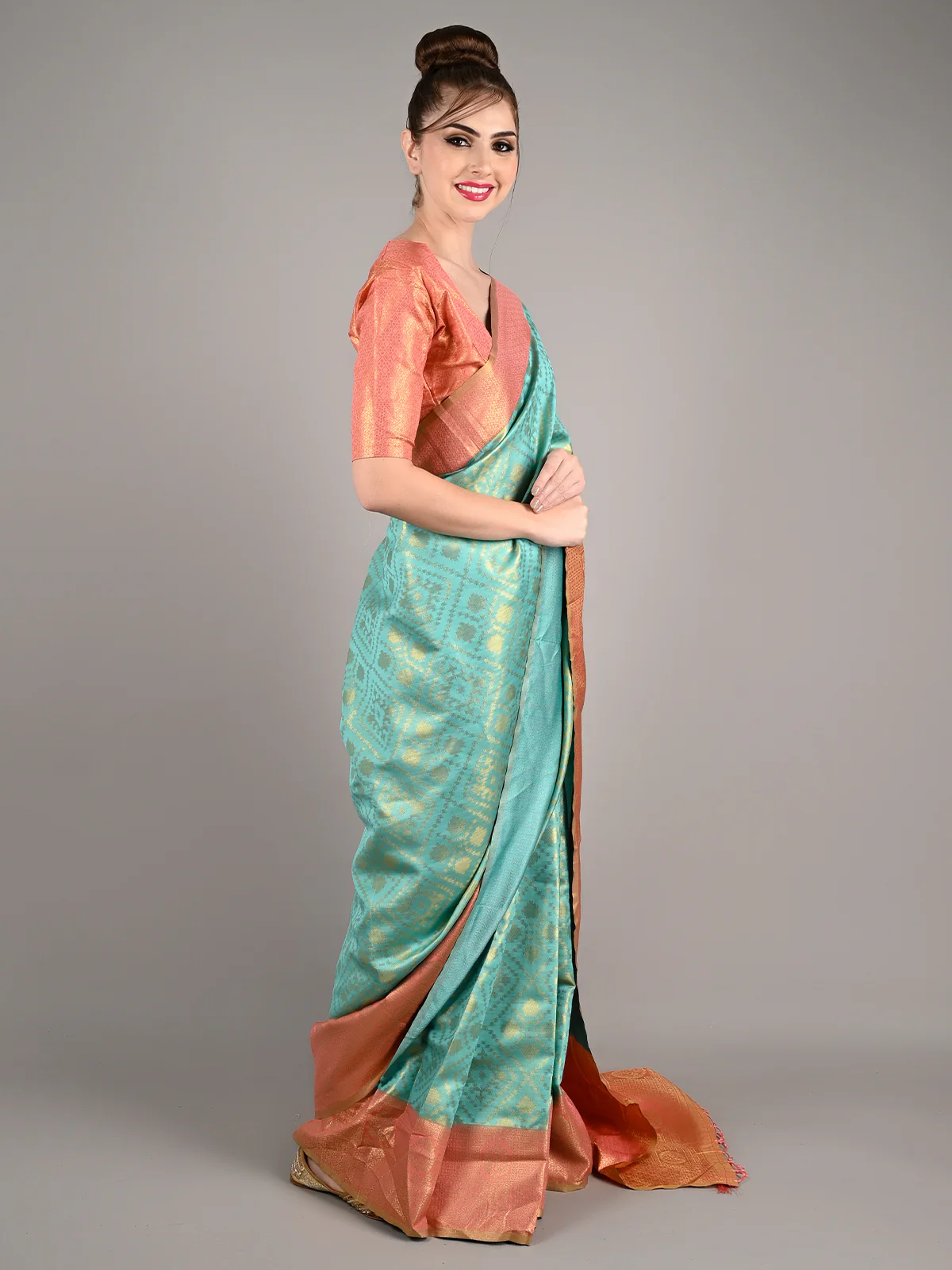 Odette Women Sea Green Silk Handloom Weaving Saree With Unstitched Blouse - Image 2