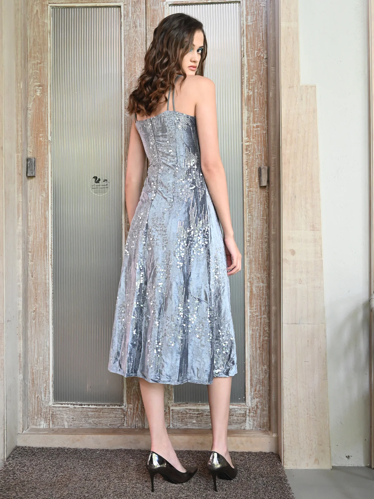 Odette Women Grey Embellished Velvet And Sequins Dress - Image 4