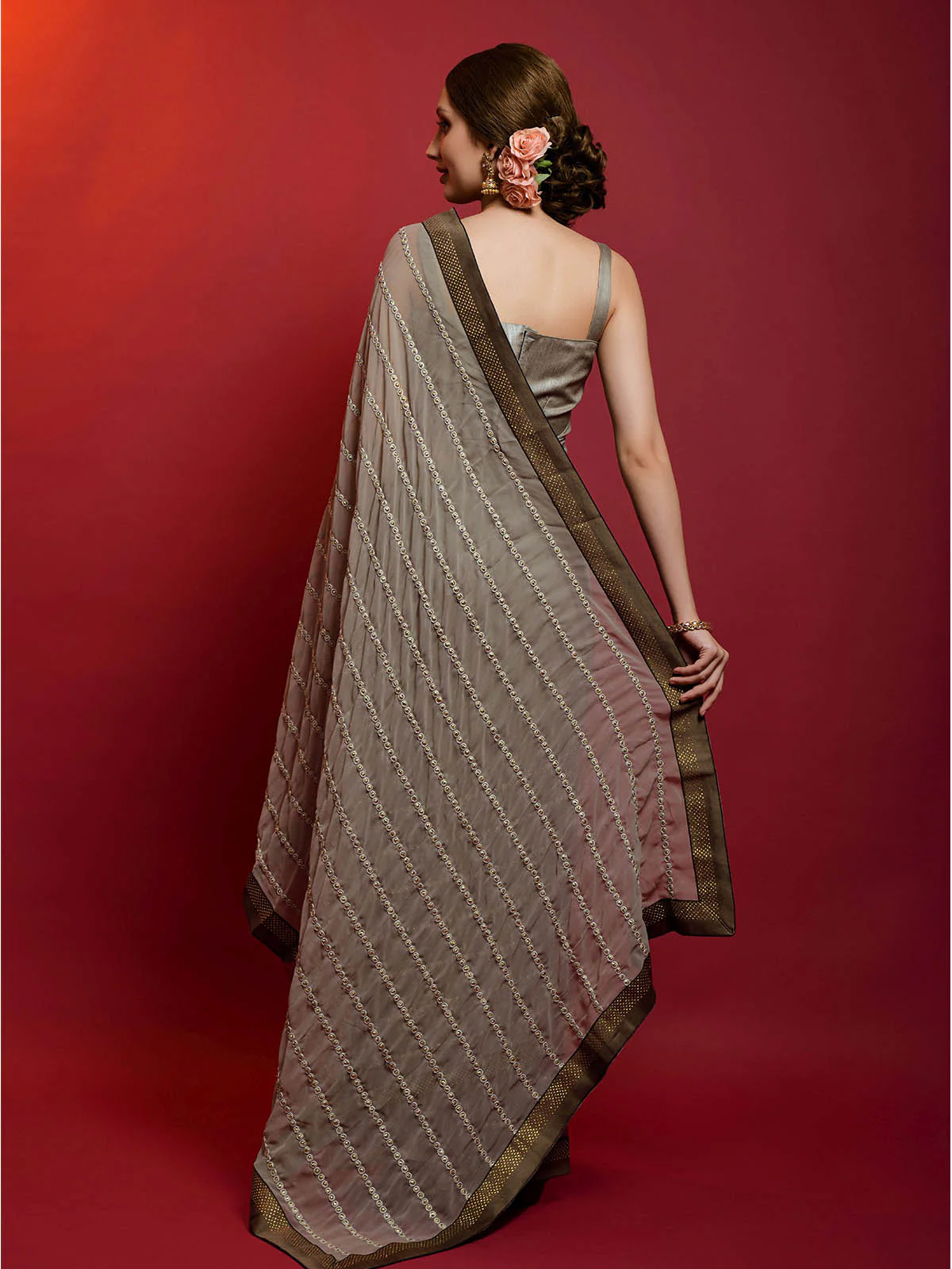 Odette Women Grey Georgette Saree With Unstitched Blouse - Image 4