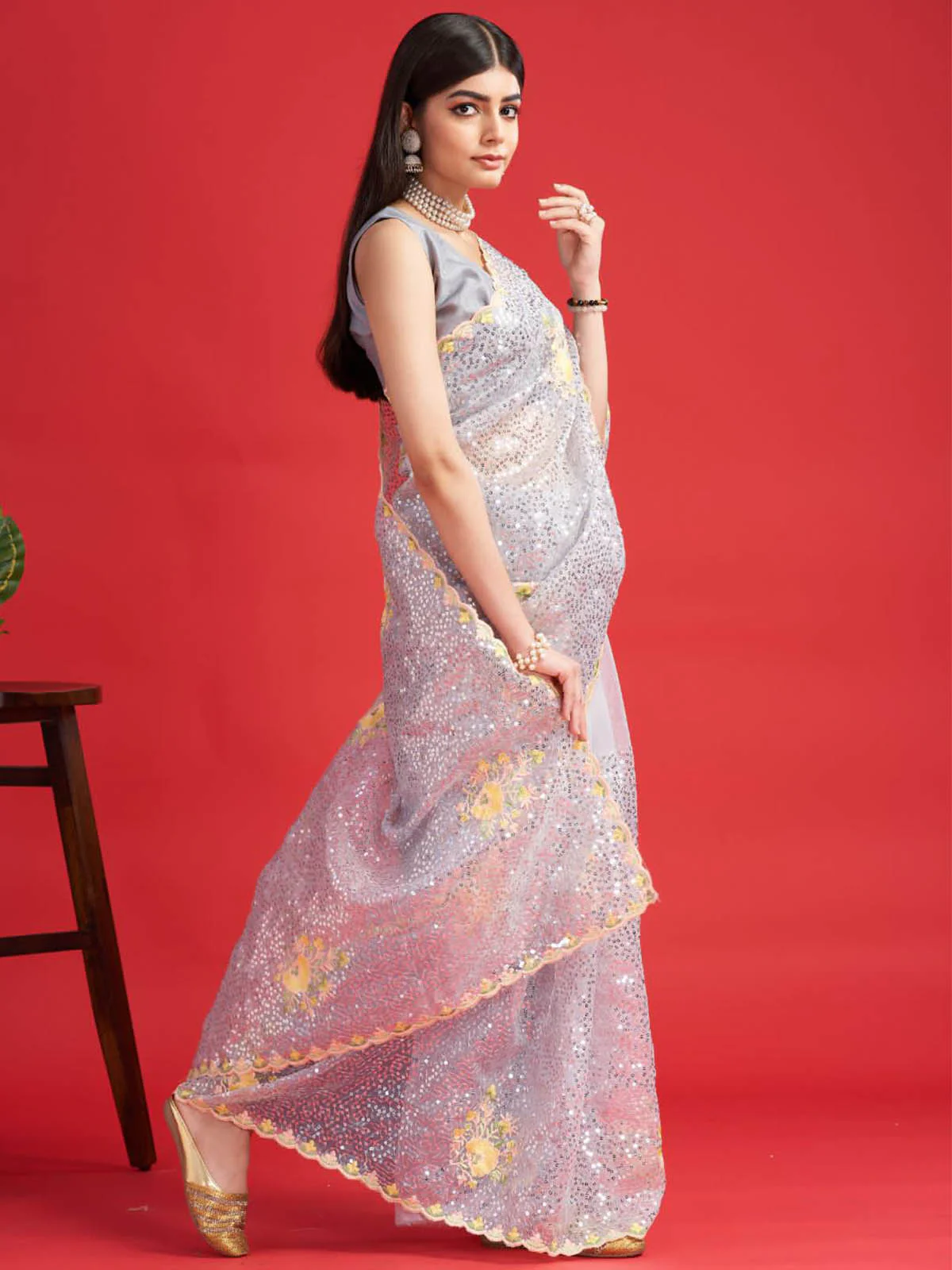 Odette Women Grey Organza Sequins Saree With Unstitched Blouse - Image 3