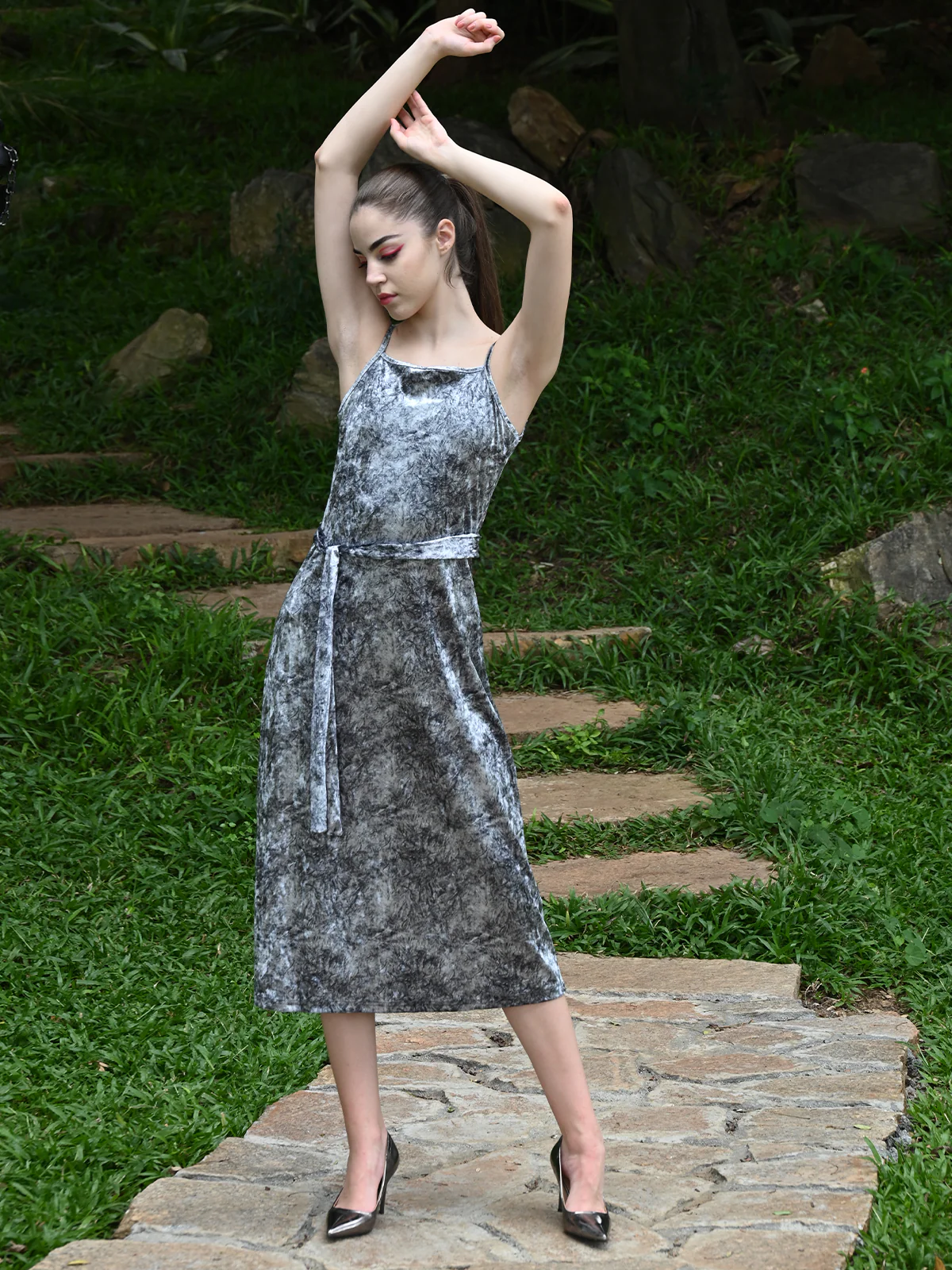 Odette Women Grey Printed Velvet With Lycra Solid Dress - Image 2