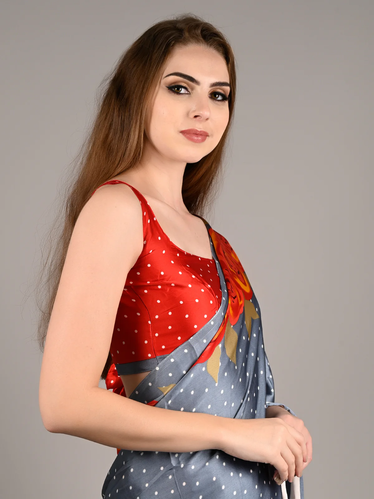 Odette Women Grey Satin Crepe Polka Dots Saree With Unstitched Blouse - Image 3