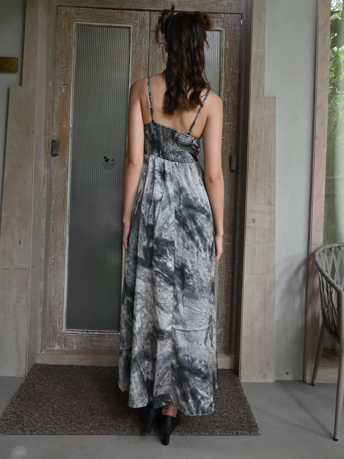 Odette Women Grey Satin Printed Partywear Dress - Image 4