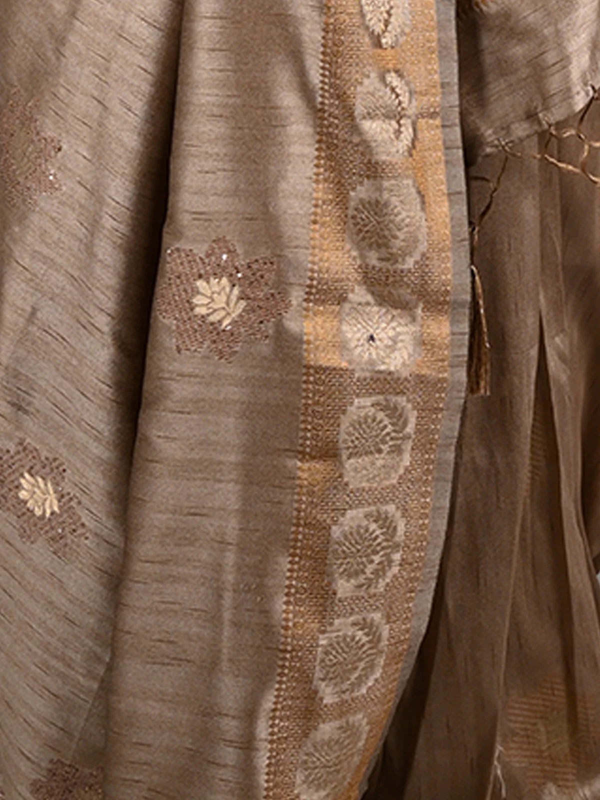 Odette Women Grey Silk Blend Woven Saree With Unstitched Blouse - Image 4