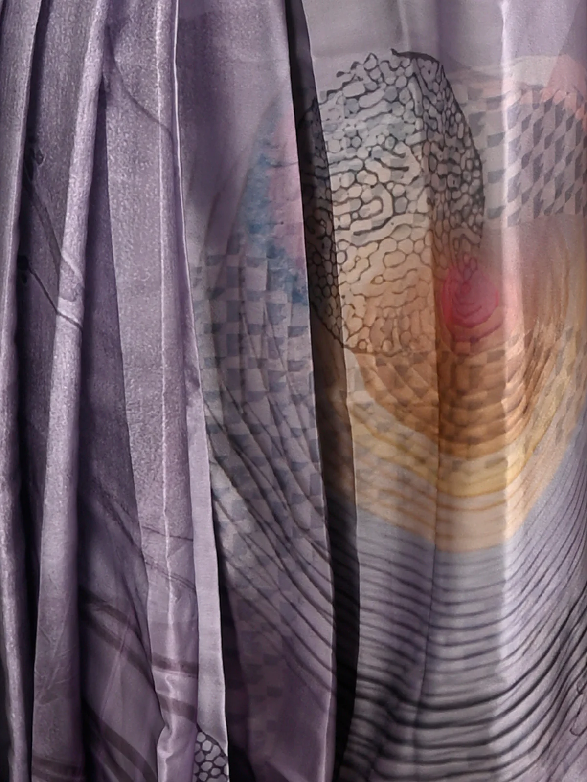 Odette Women Grey Soft Crepe Digital Print Saree With Unstitched Blouse - Image 4