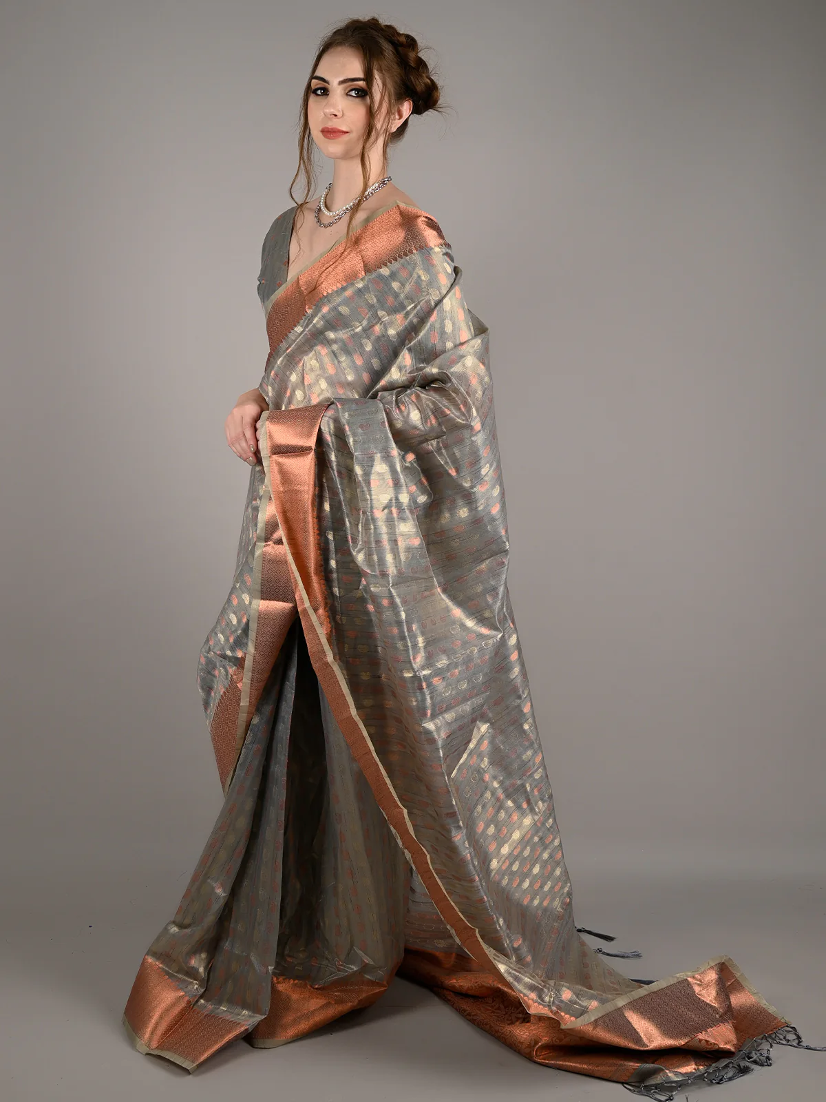 Odette Women Grey Tissue Woven Saree With Unstitched Blouse - Image 2
