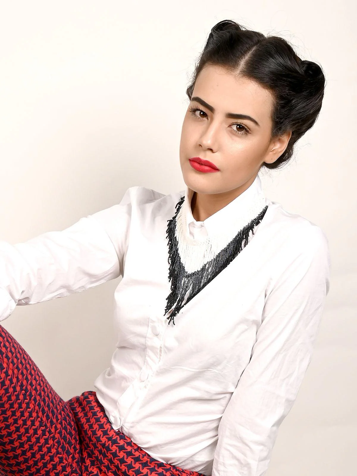 Odette Women Handmade Pretty Monochrome Boho Necklace - Image 2
