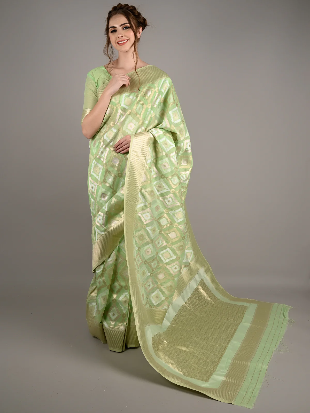 Odette Women Light Green Linen Woven Saree With Unstitched Blouse