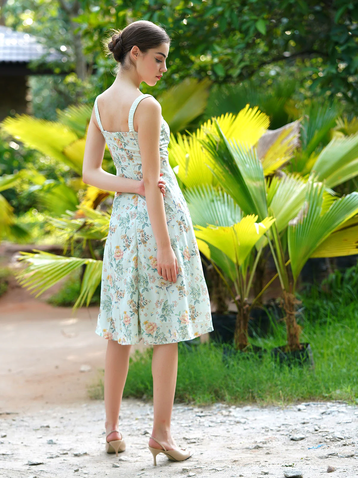 Odette Women Light Green Printed Crepe Flared Stitched Dress - Image 4