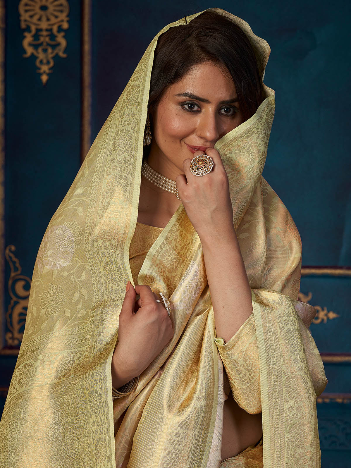 Odette Women Light Green Silk Blend Woven Saree With Unstitched Blouse - Image 3