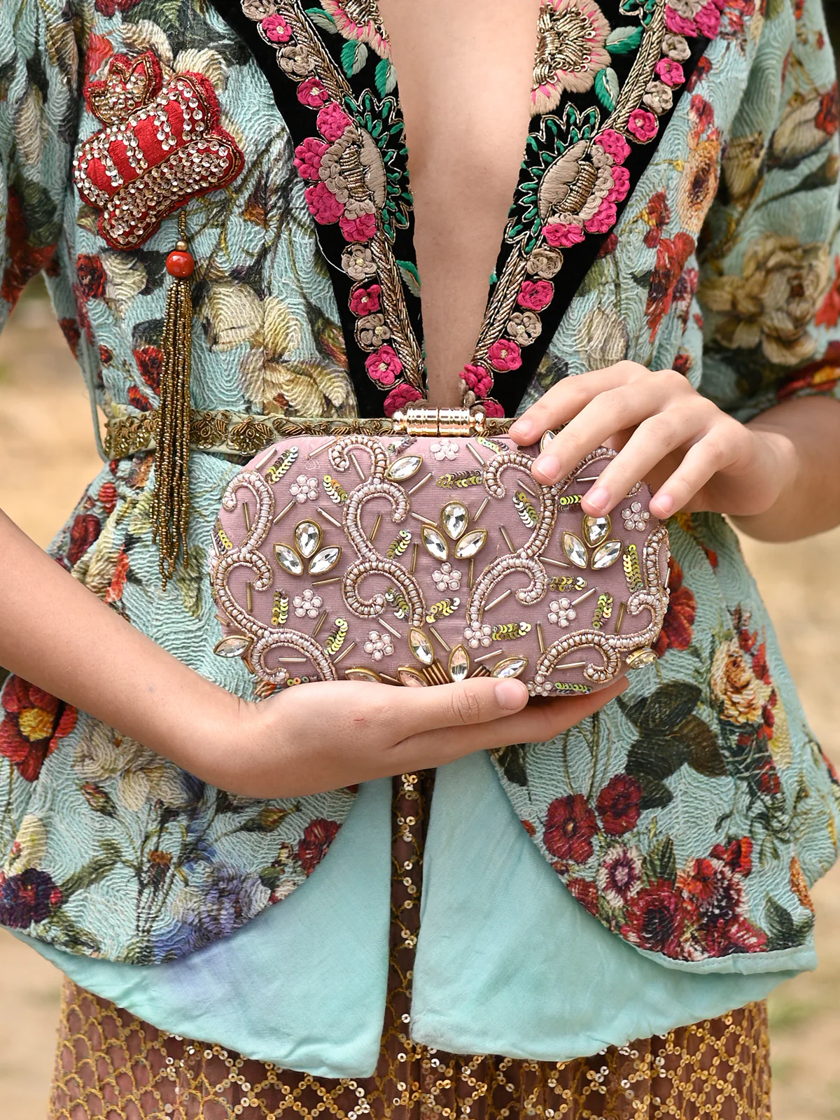Odette Women Lilac Embroidered Velvet Clutch