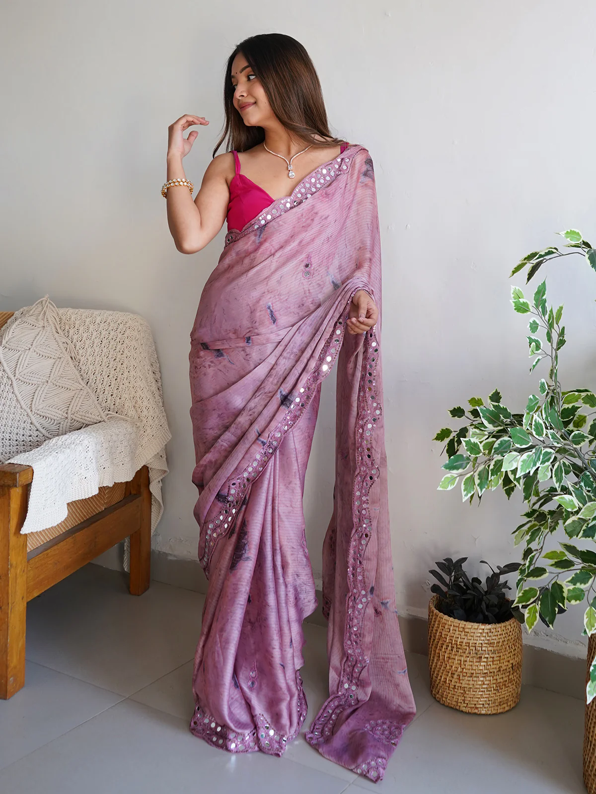 Odette Women Lilac Satin Georgette Prism Print Saree With Unstitched Blouse - Image 3