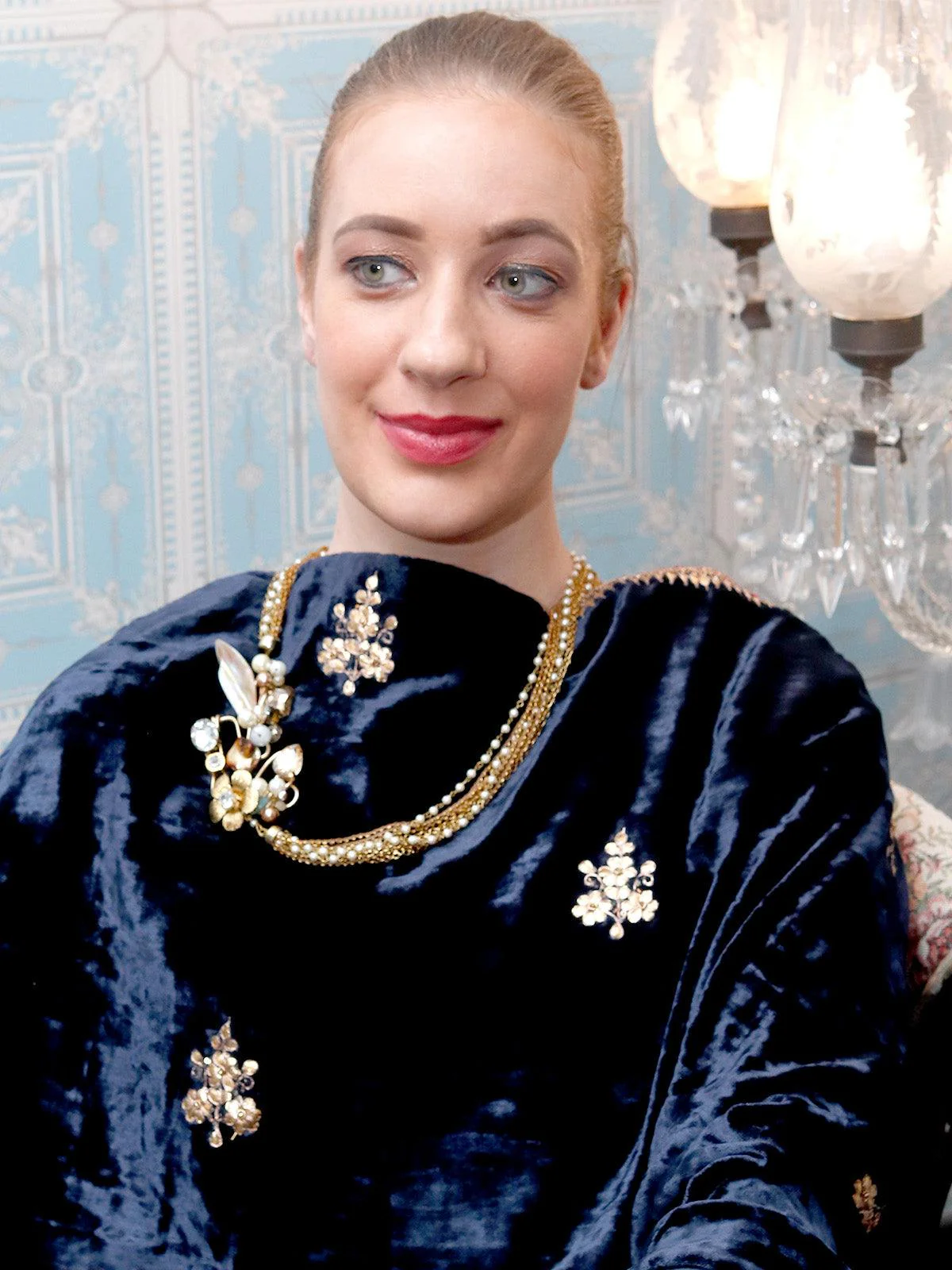 Odette Long Gold Brooch Necklace Set For Women - Image 2