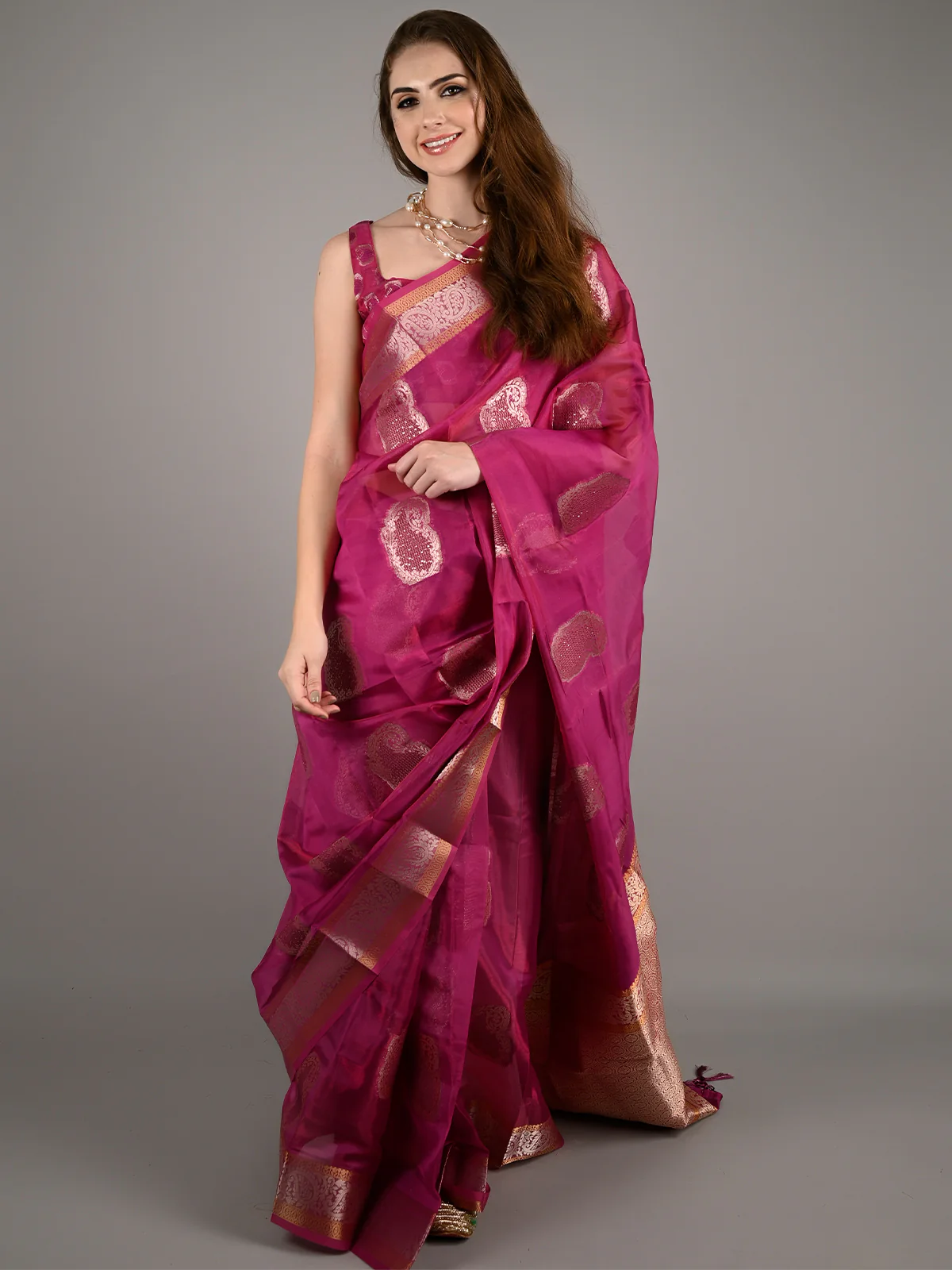 Odette Women Magenta Organza Woven Saree With Unstitched Blouse - Image 2