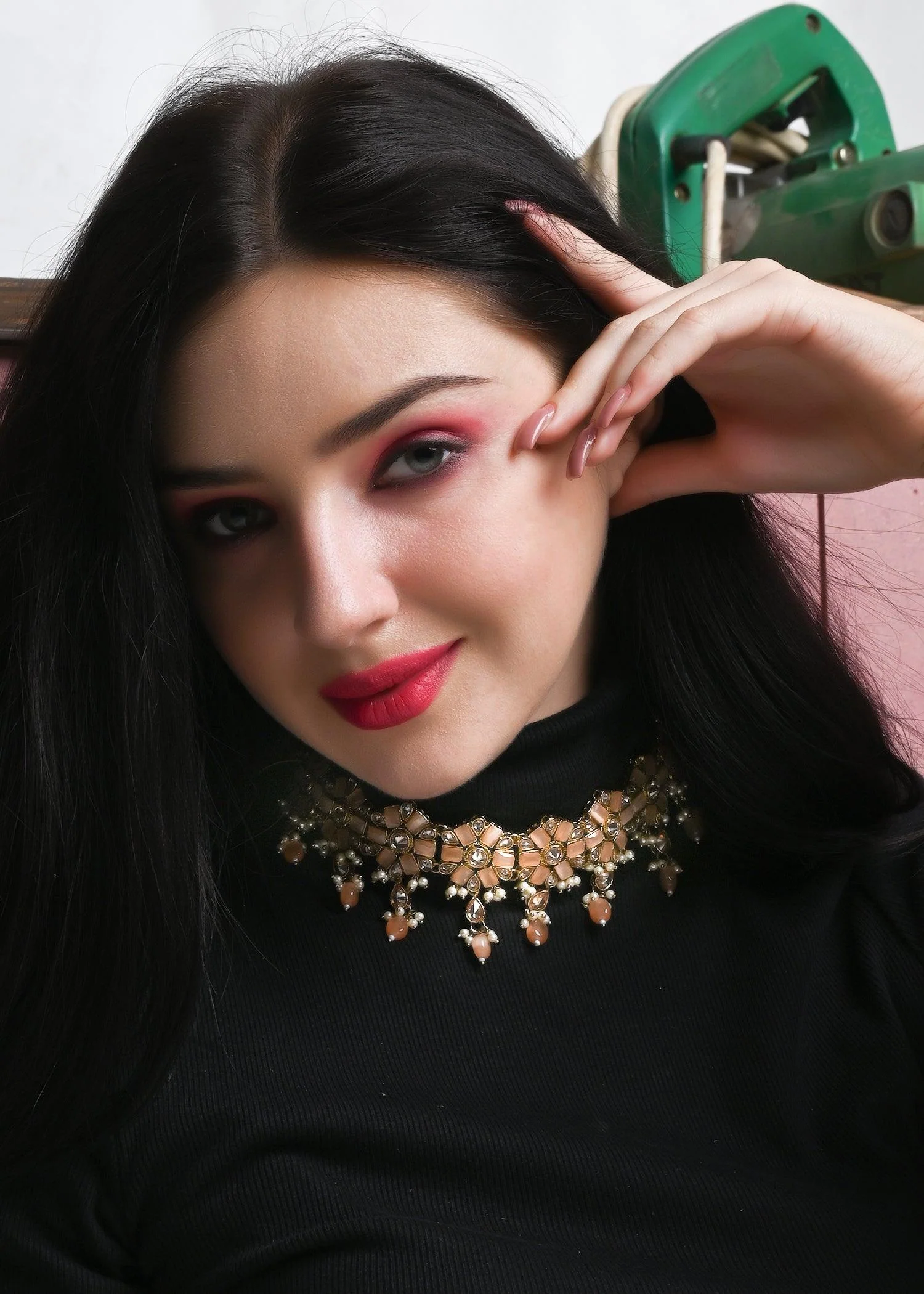 Odette Women Modern Peach Choker Set