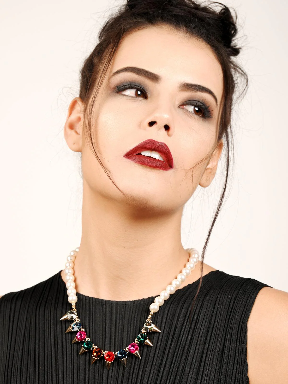 Odette Women Multi-Coloured Rhine Stones And Beaded Pearl Necklace - Image 2