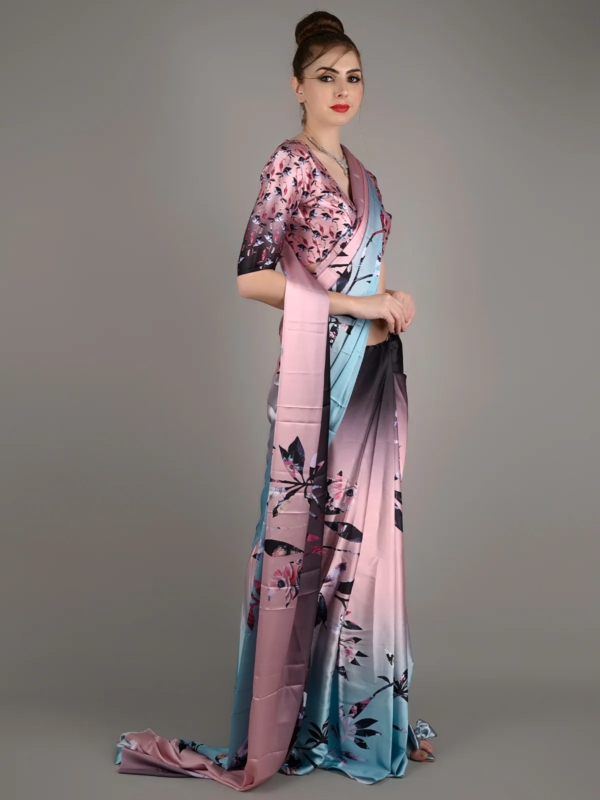 Odette Women Pink Satin Crepe Printed Saree With Unstitched Blouse - Image 2