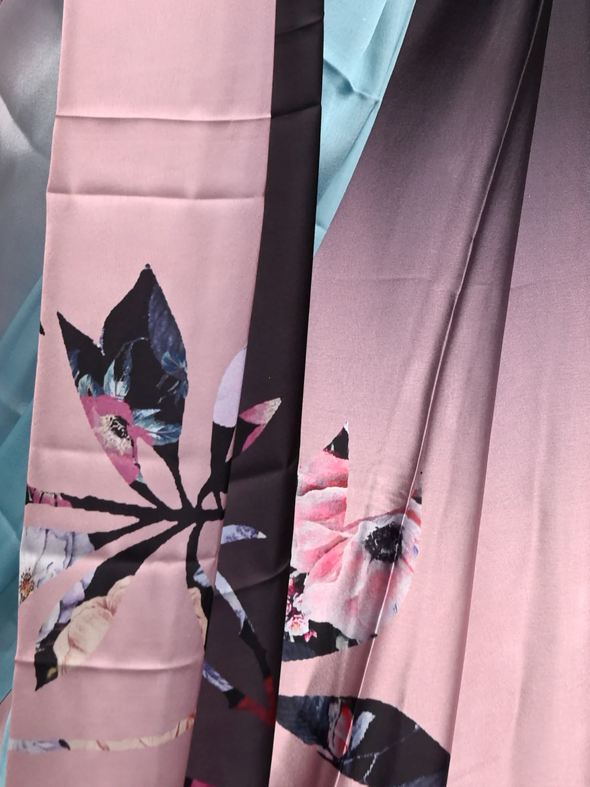 Odette Women Pink Satin Crepe Printed Saree With Unstitched Blouse - Image 4