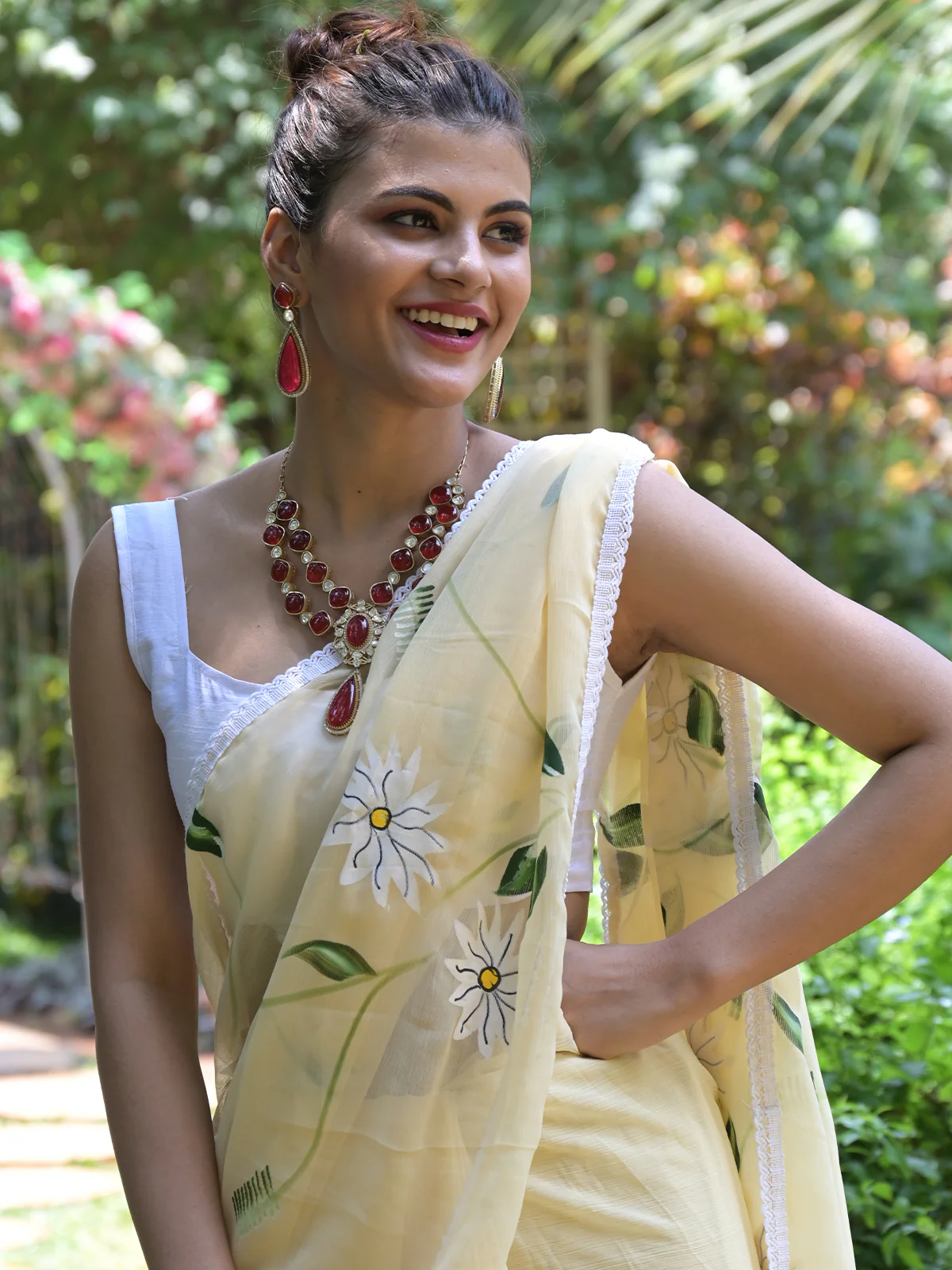 Odette Beige Printed Chiffon Saree with Unstitched Blouse for Women - Image 4