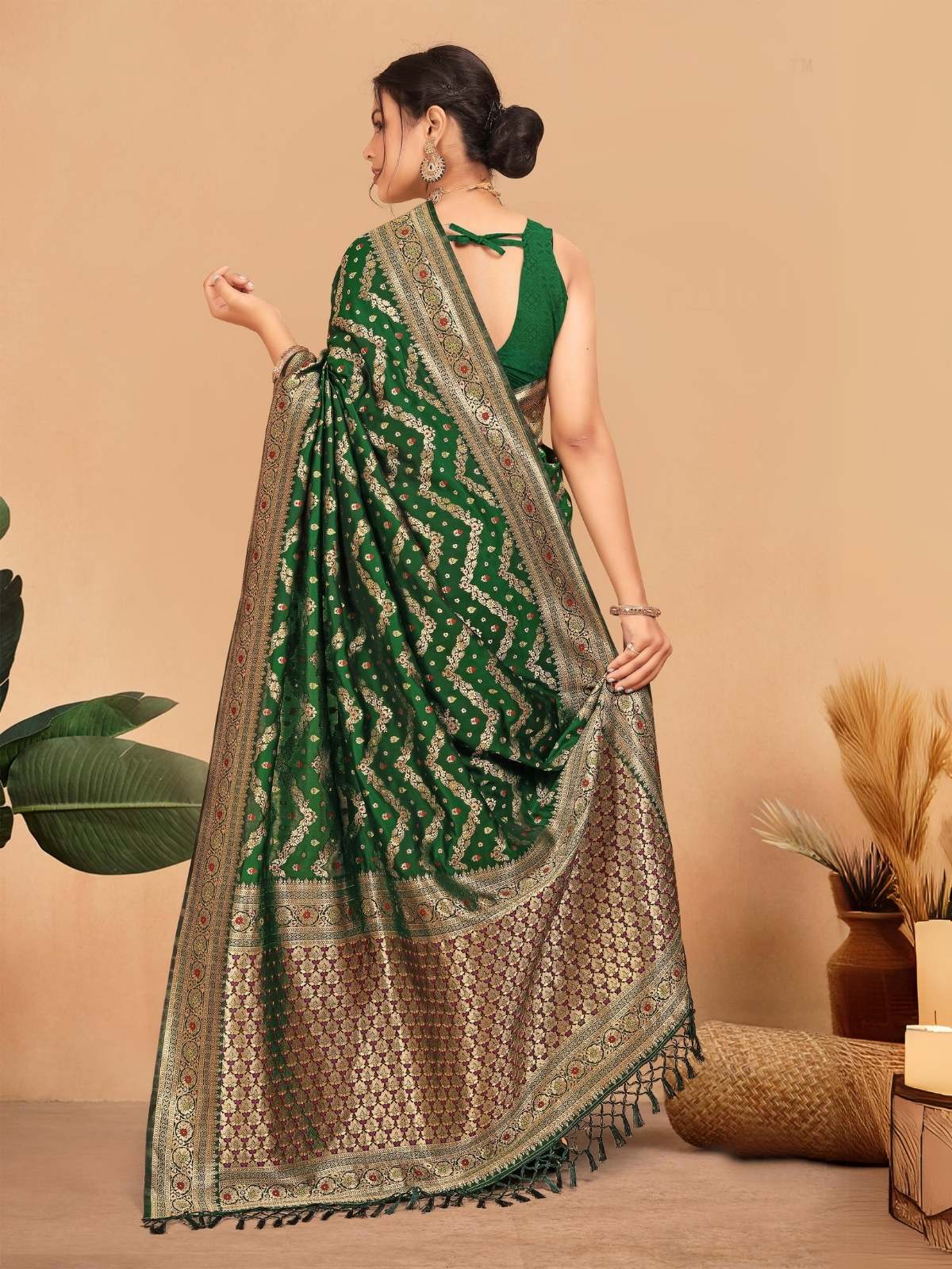 Odette Green Woven Banasari Silk Saree With Unstitched Blouse for Women - Image 4