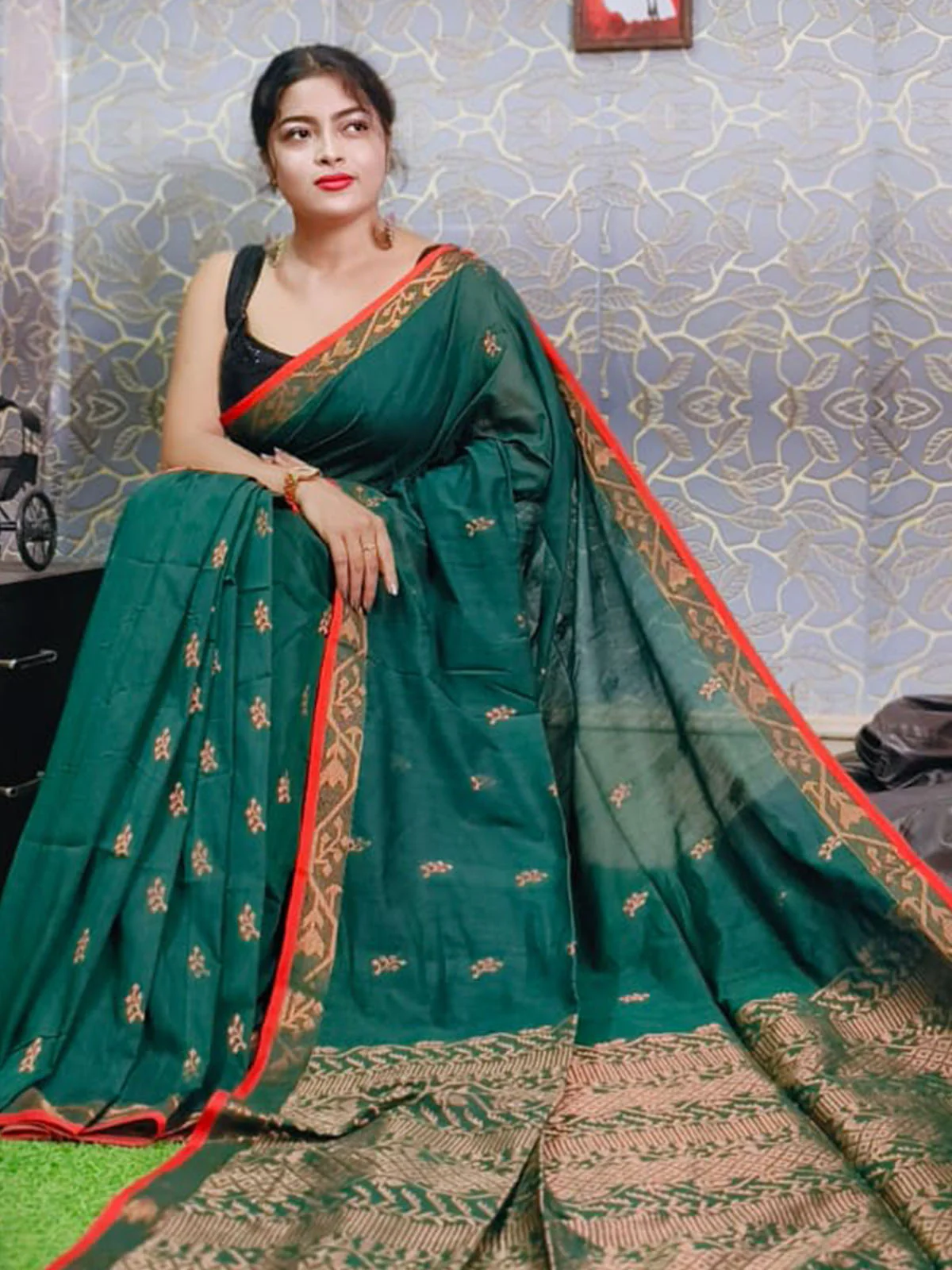 Odette Green Woven Cotton Saree With Unstitched Blouse for Women - Image 2