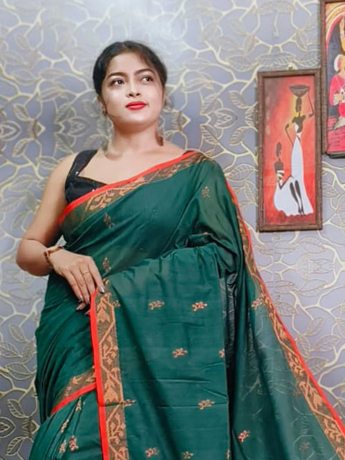 Odette Green Woven Cotton Saree With Unstitched Blouse for Women - Image 3