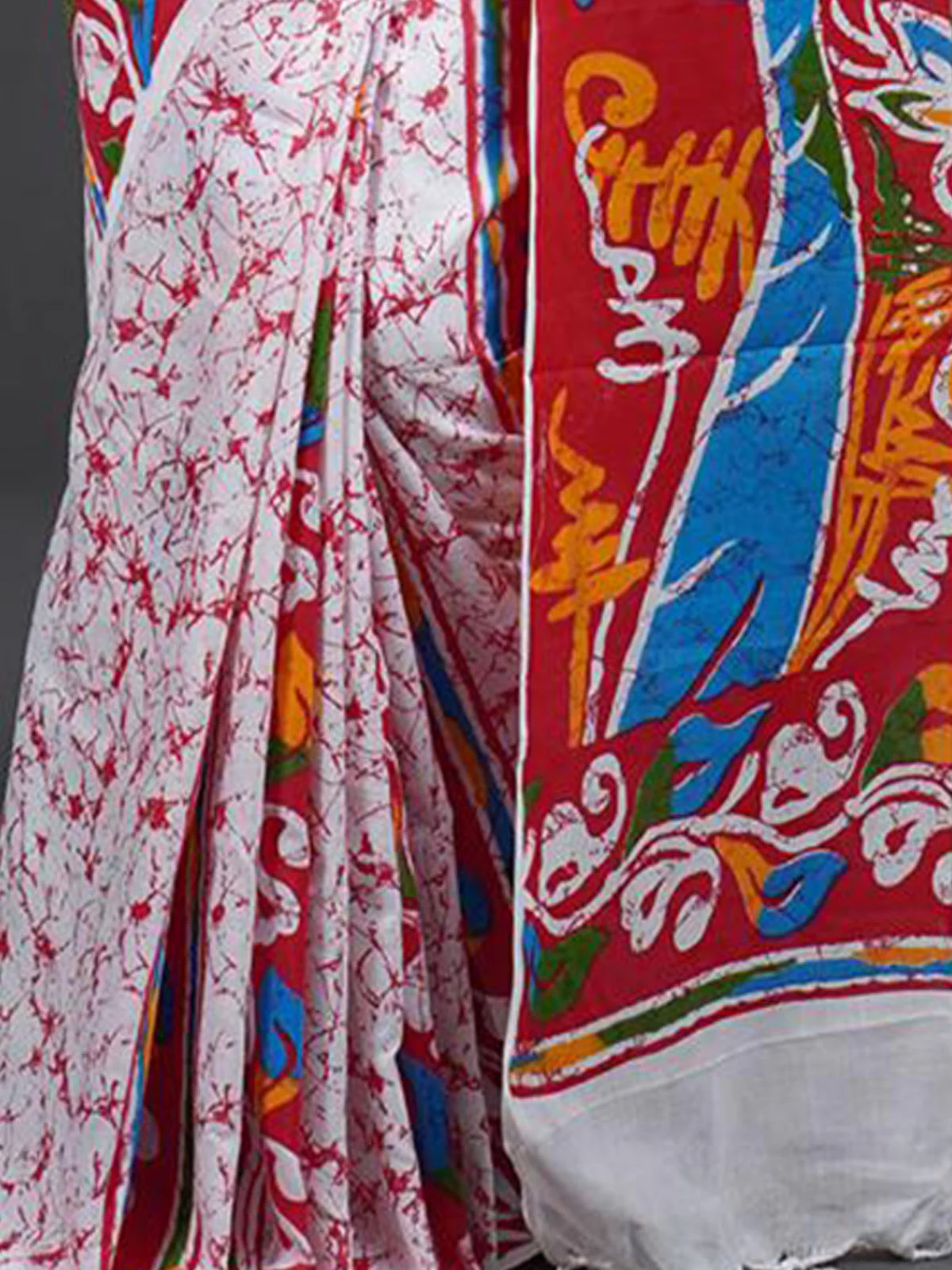 Odette Red Printed Cotton Saree With Unstitched Blouse for Women - Image 4