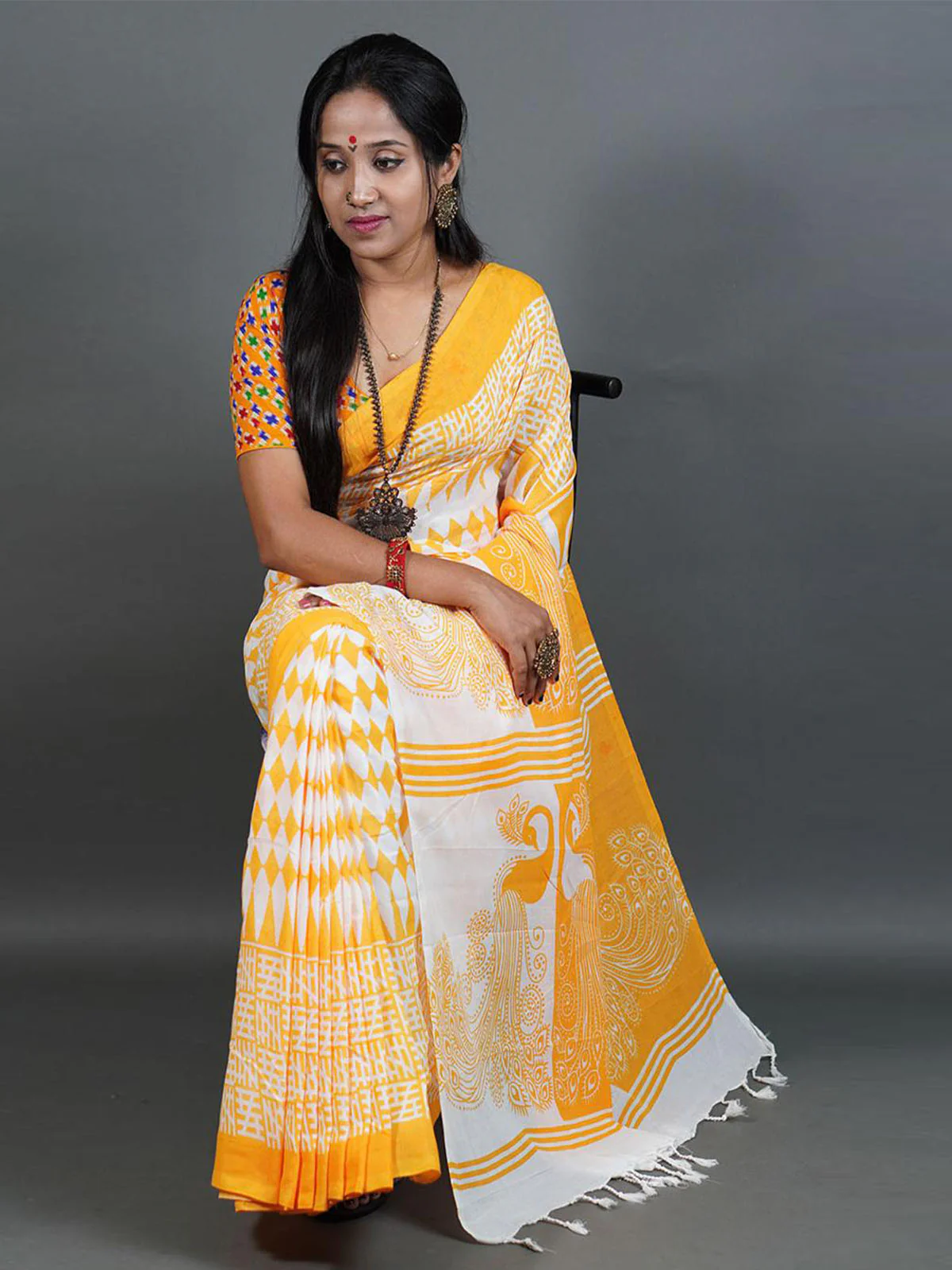 Odette Yellow Printed Cotton Saree With Unstitched Blouse for Women - Image 2