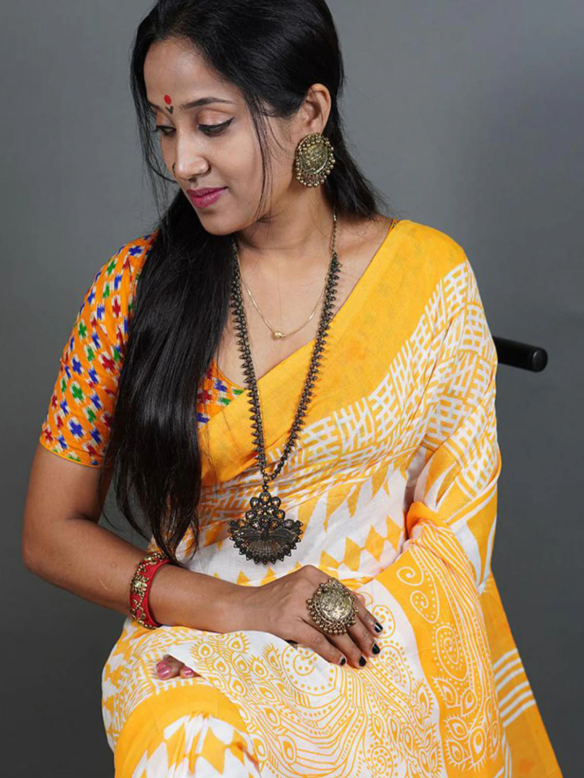 Odette Yellow Printed Cotton Saree With Unstitched Blouse for Women - Image 3