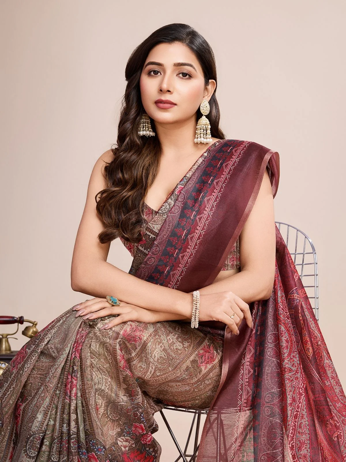 Odette Beige And Maroon Linen Printed Saree With Unstitched Blouse For Women - Image 3
