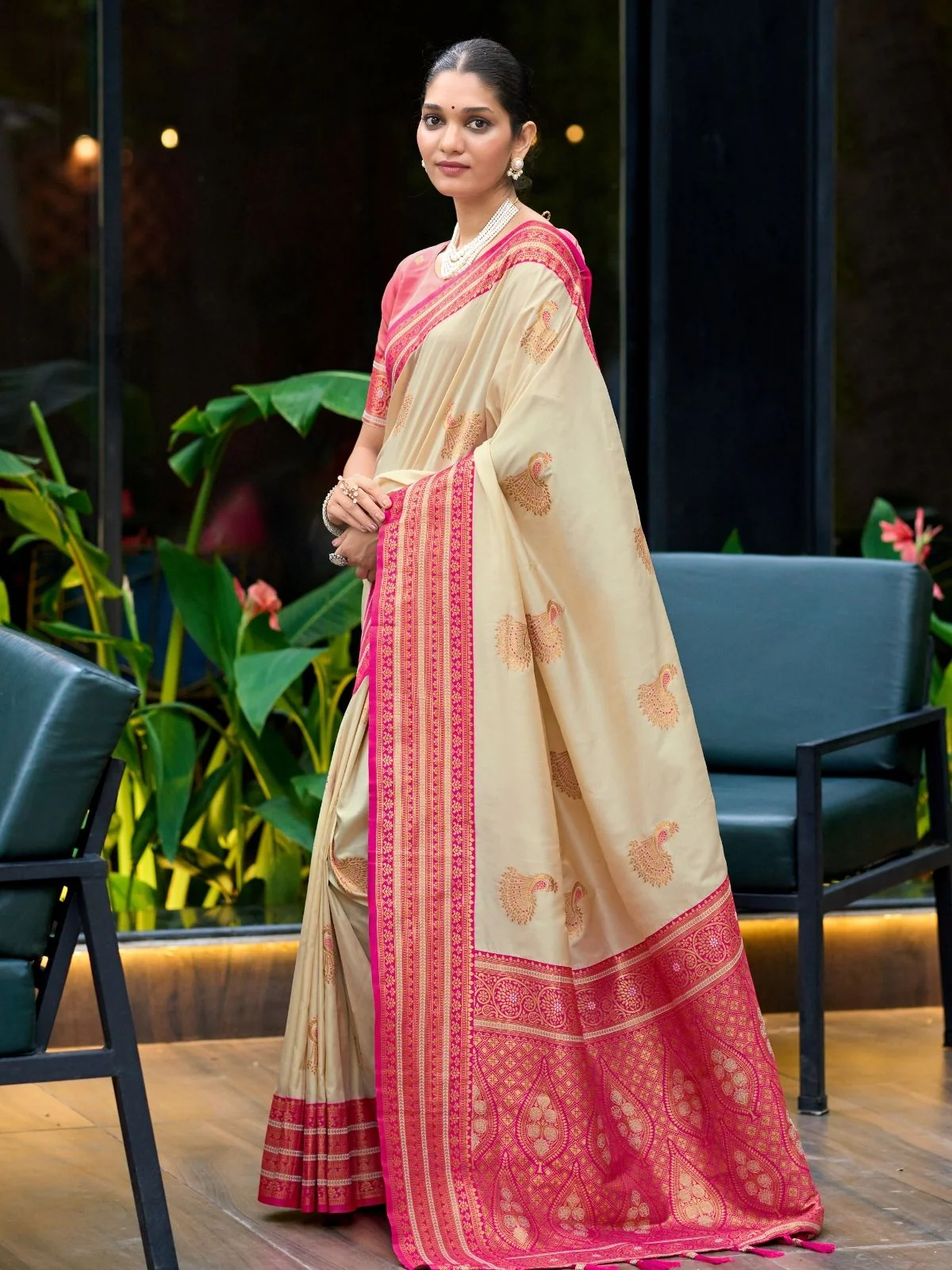 Odette Beige And Pink Silk Zari Woven Saree For Women - Image 2