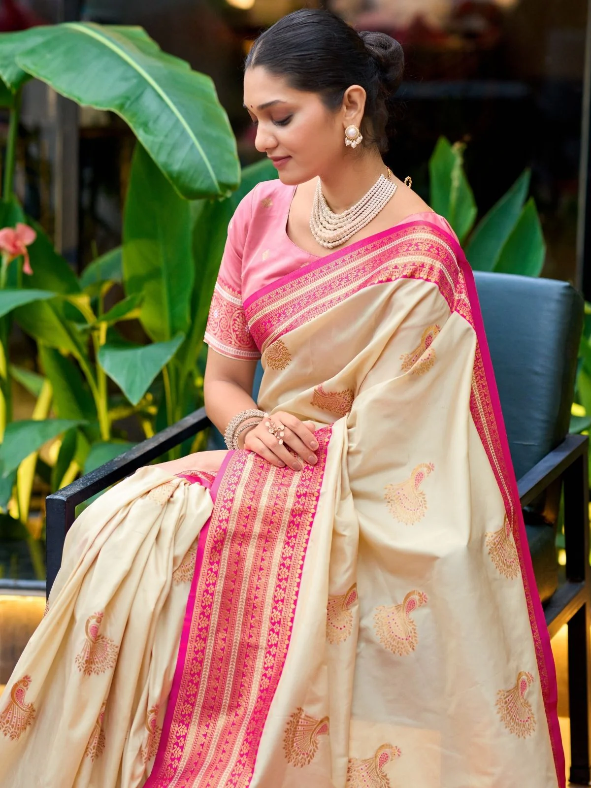 Odette Beige And Pink Silk Zari Woven Saree For Women - Image 3