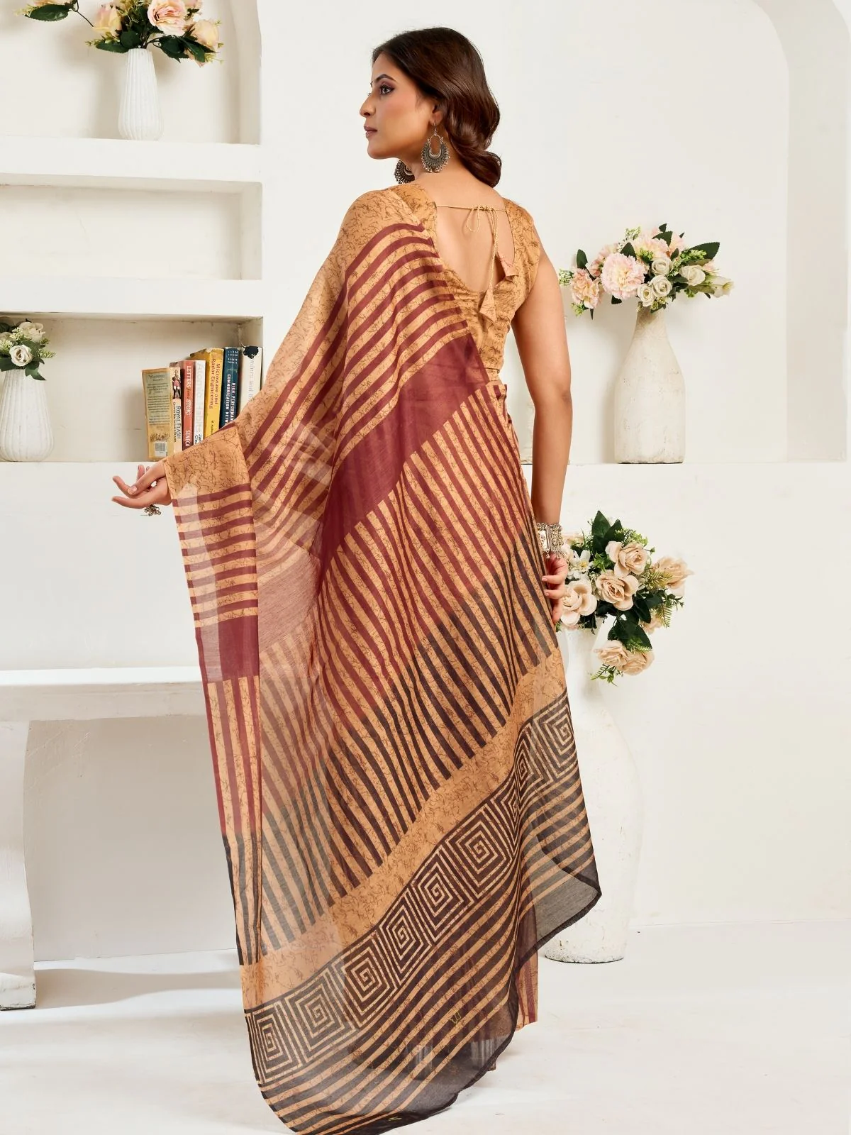Odette Beige Cotton Linen Zari Work Saree For Women - Image 4