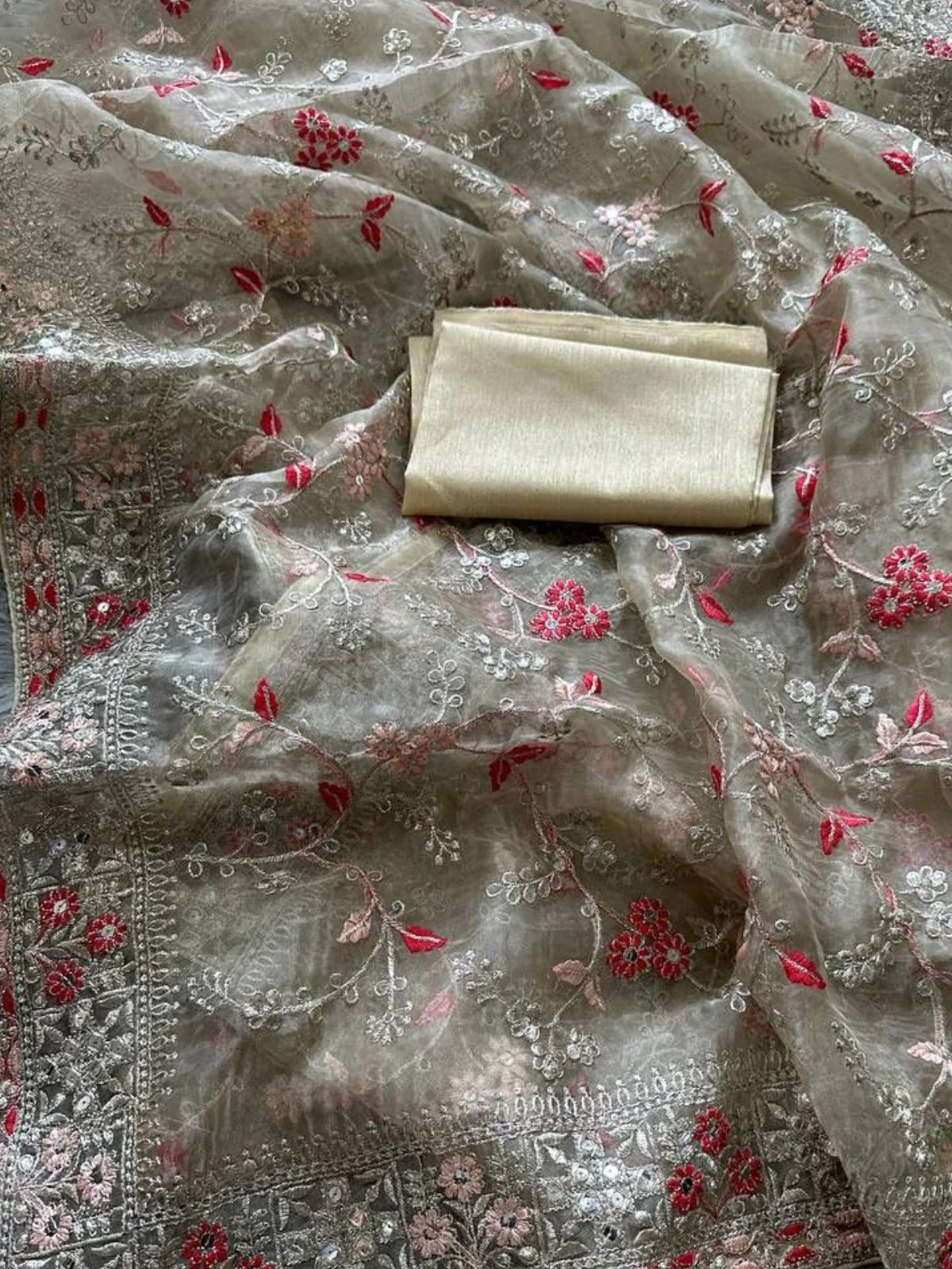 Odette Beige Embroidered Organza Saree With Unstitched Blouse For Women - Image 4