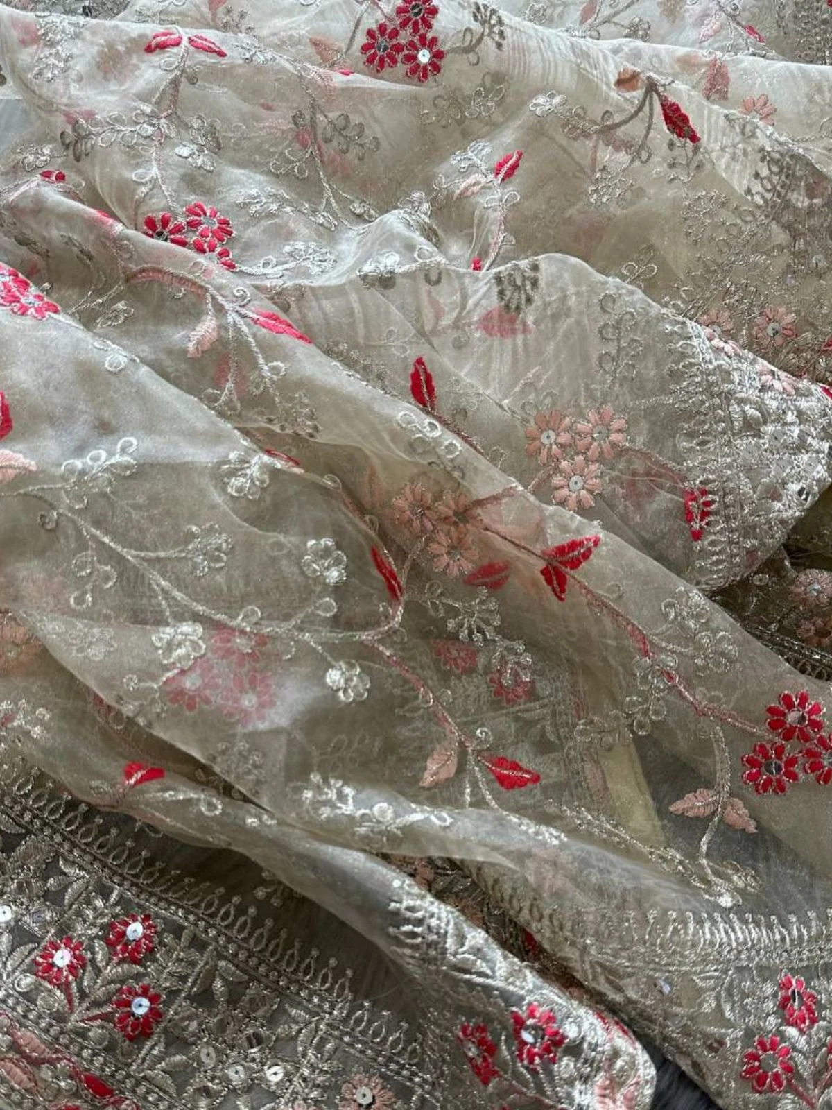 Odette Beige Embroidered Organza Saree With Unstitched Blouse For Women - Image 5