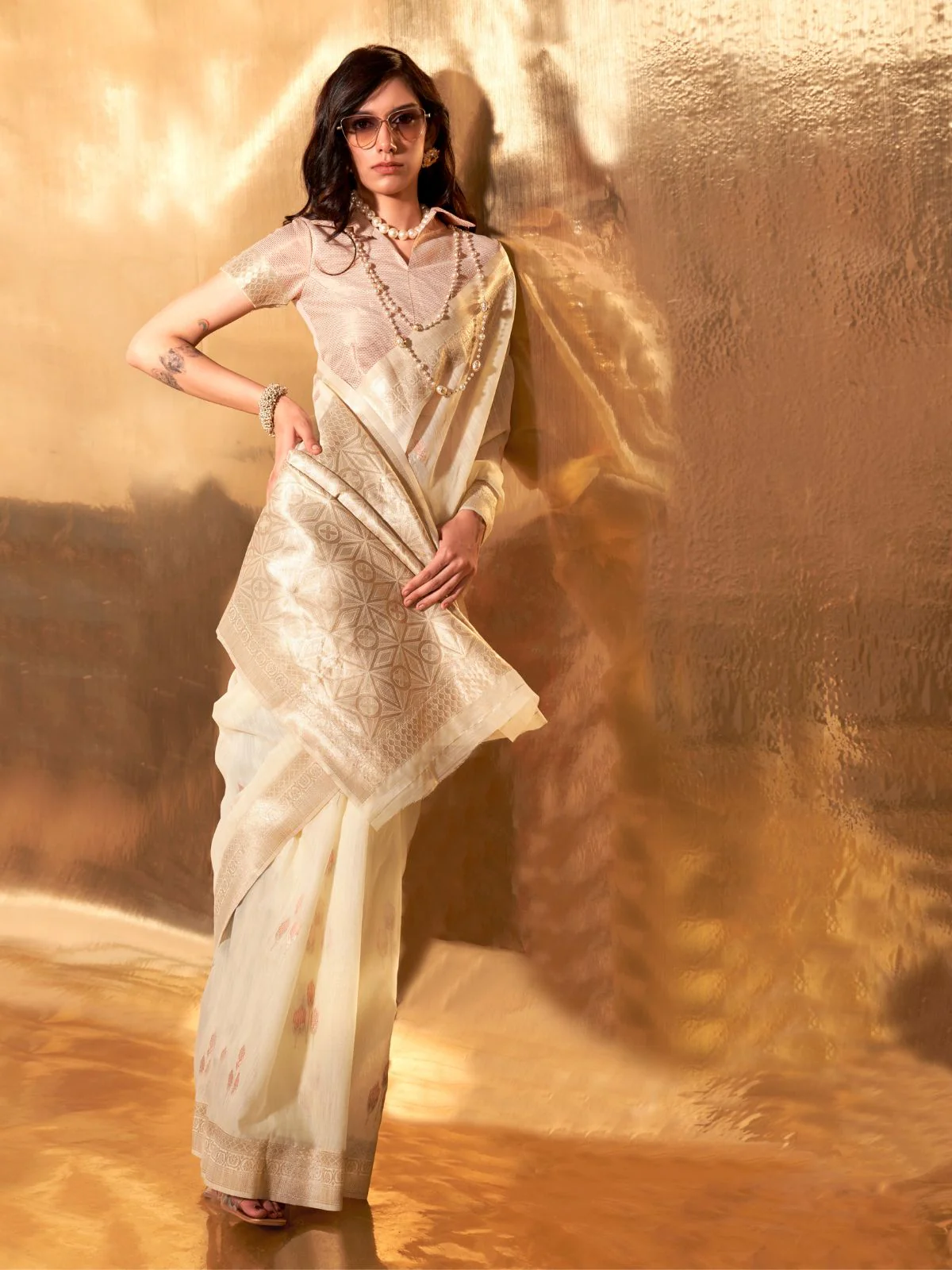 Odette Beige Linen Woven Saree With Unstitched Blouse For Women - Image 2