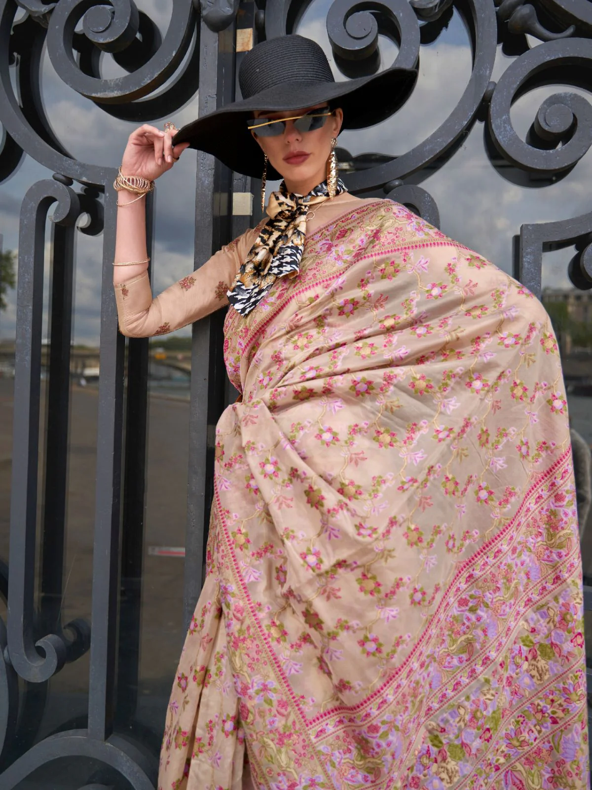 Odette Beige Organza Woven Saree With Unstitched Blouse For Women - Image 2