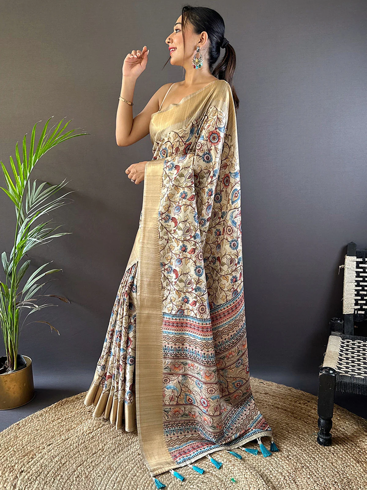Odette Beige Printed Silk Blend Saree With Unstitched Blouse For Women - Image 3