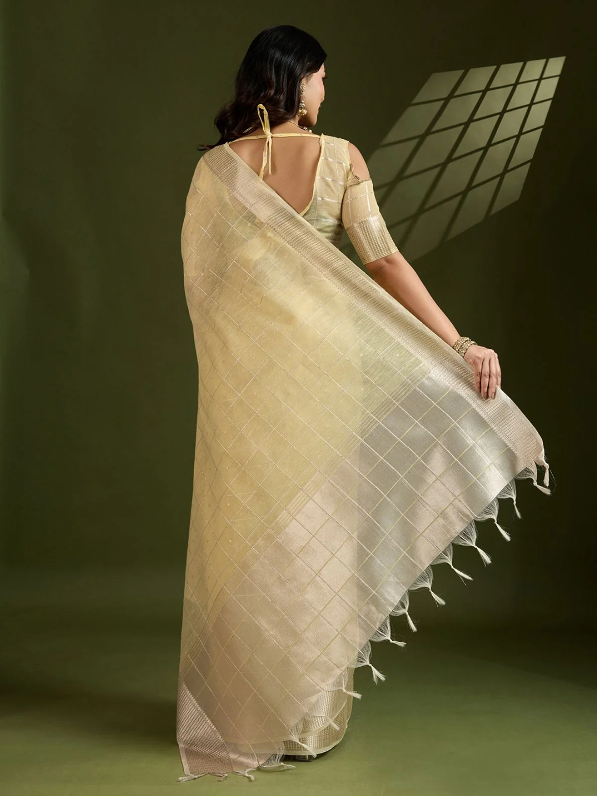 Odette Beige Silk Blend Woven Checked Saree For Women - Image 3