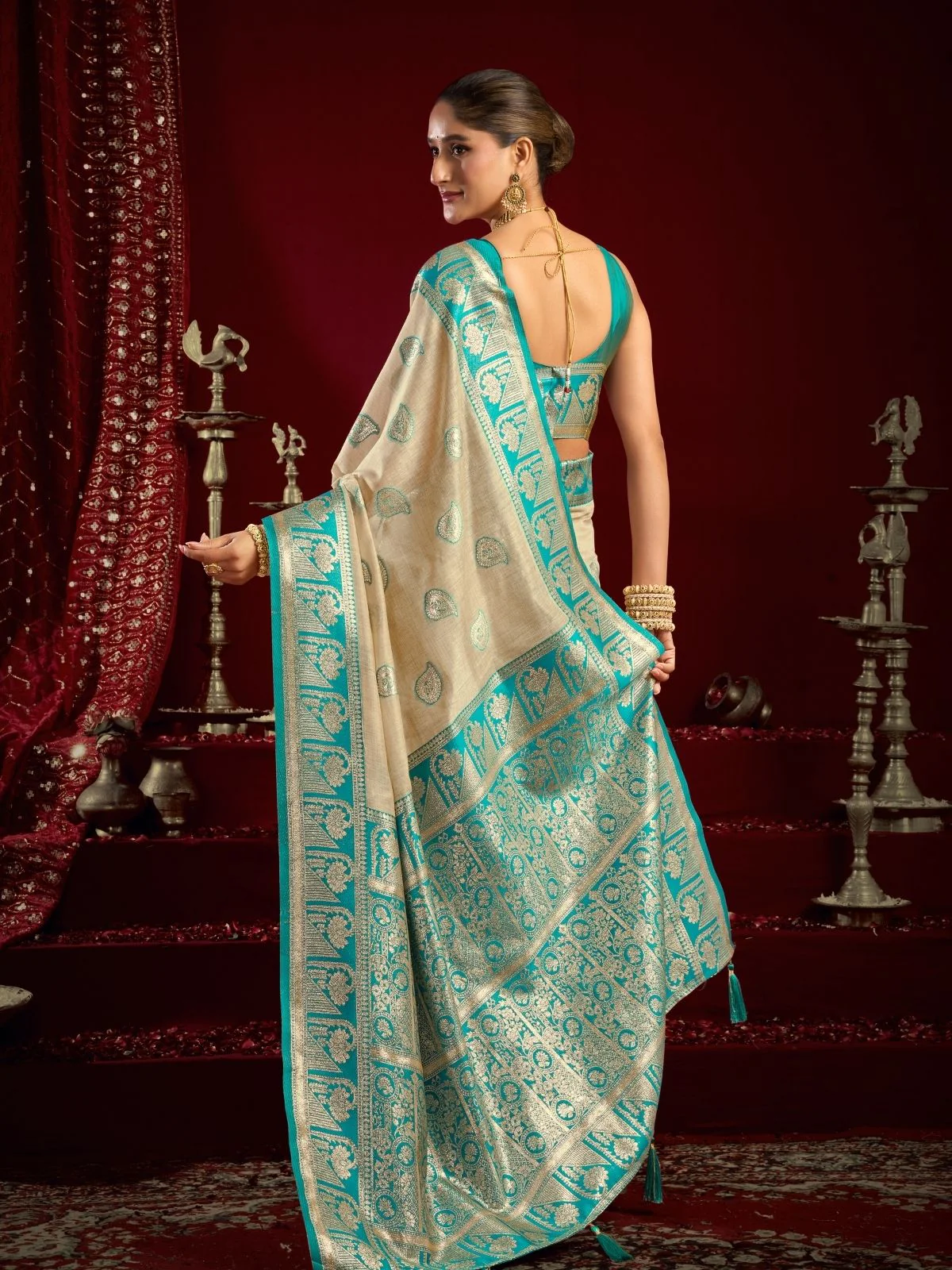 Odette Beige Silk Blend Woven Saree For Women - Image 4