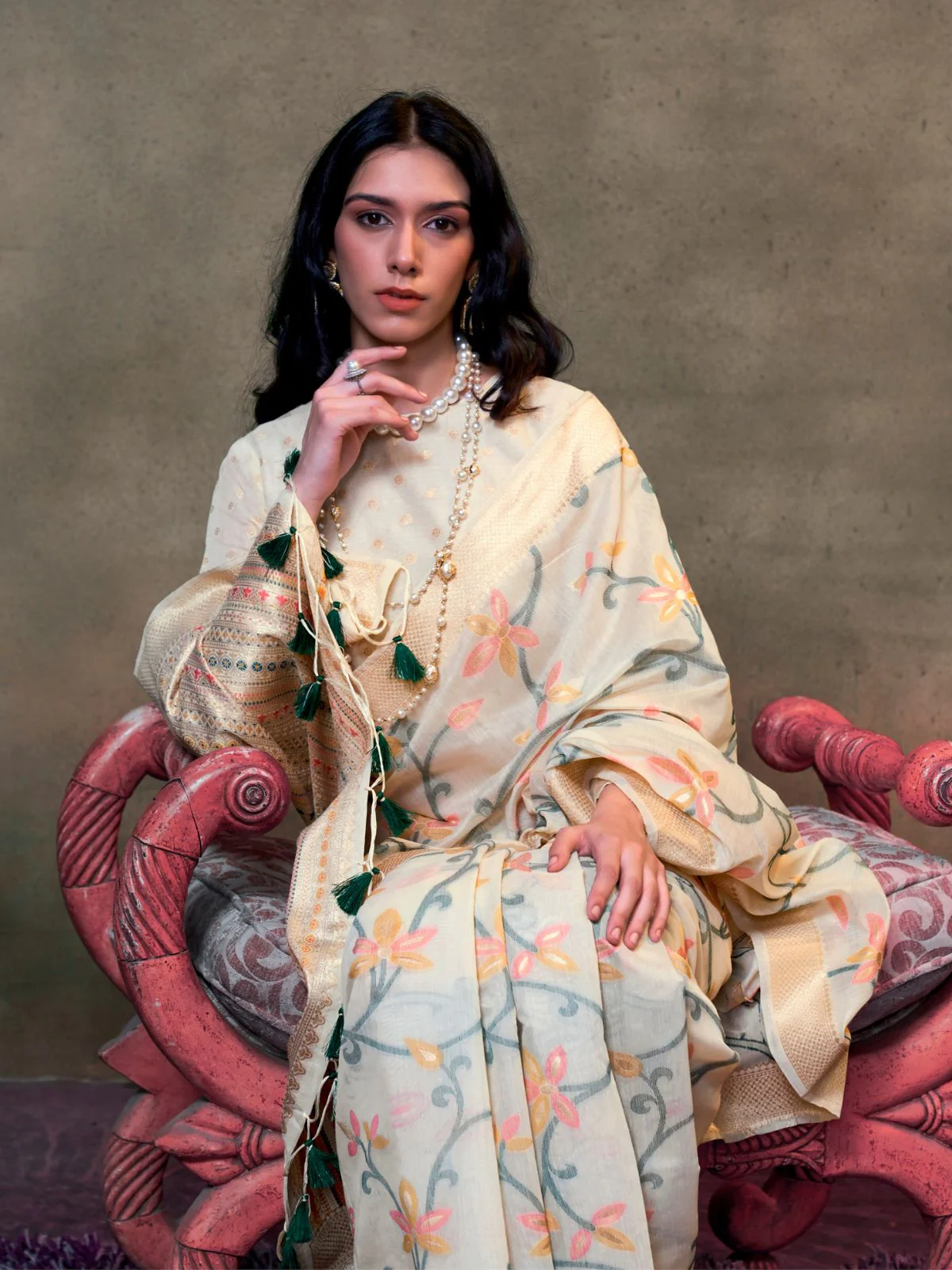 Odette Beige Silk Blend Woven Saree With Unstitched Blouse For Women - Image 2