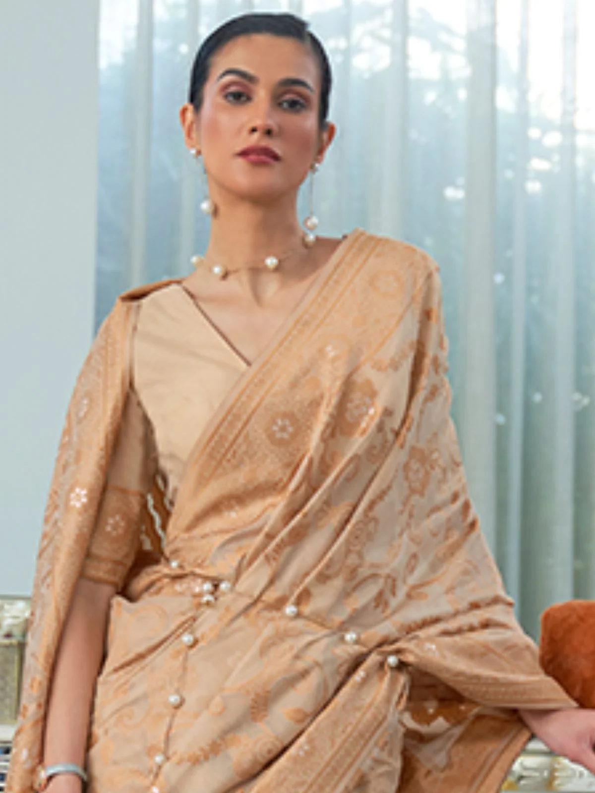 Odette Beige Woven Design Cotton Blend Saree With Unstitched Blouse For Women - Image 3