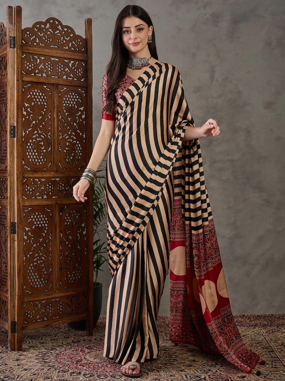 Odette Black And Cream Silk Blend Printed Elegant Saree For Women